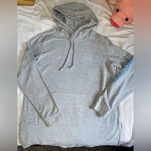 ‘Vineyard Vines’ Long Sleeve T-Shirt w/ drawstring hood & pocket in front.